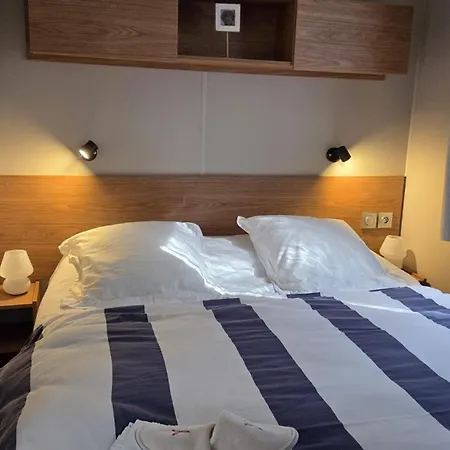 Camping Mobilhome 6 A 7 Personnes *